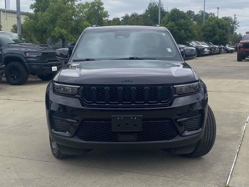 Used 2023 Jeep Grand Cherokee Altitude AWD/4WD image 37