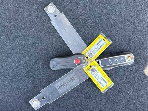 Used 2025 Porsche Cayenne image 27