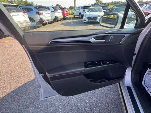 Used 2016 Ford Fusion SE AWD/4WD image 31