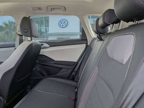 New 2026 Volkswagen Taos SE FWD image 14