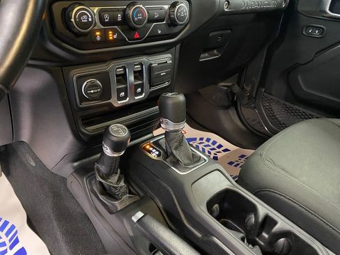 Used 2020 Jeep Wrangler Sport image 28