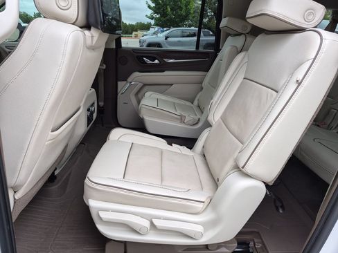 Used 2021 GMC Yukon XL Denali w/ Denali Premium Package AWD/4WD image 36