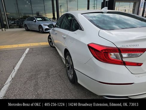 Used 2018 Honda Accord EX image 3