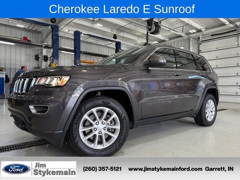 Used 2021 Jeep Grand Cherokee Laredo w/ Security & Convenience Group AWD/4WD image 1