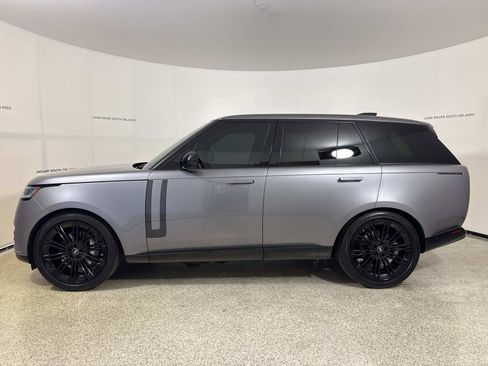 Used 2024 Land Rover Range Rover SE AWD/4WD image 2