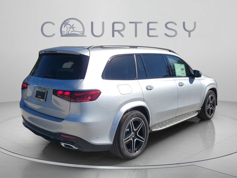 Certified 2026 Mercedes-Benz GLS 450 4MATIC image 4