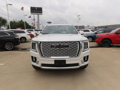 Used 2023 GMC Yukon Denali w/ LPO, Floor Liner Package AWD/4WD image 4