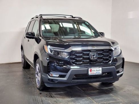 Used 2023 Honda Passport EX-L image 2