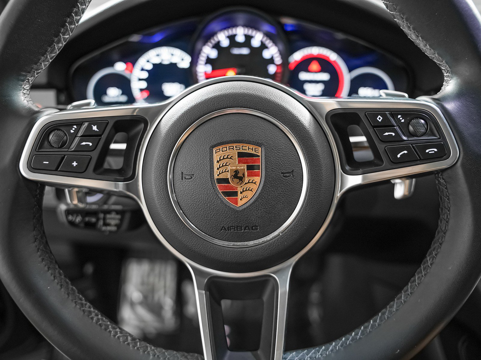 Certified 2023 Porsche Cayenne AWD/4WD image 18