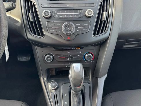 Used 2015 Ford Focus SE image 39