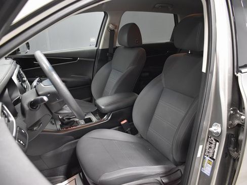 Used 2019 Kia Sorento L image 5