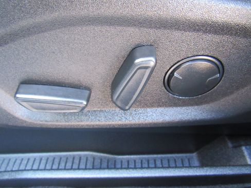 Used 2024 Ford Edge SEL w/ Sport Appearance Package image 10