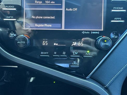 Used 2018 Toyota Camry XSE image 14