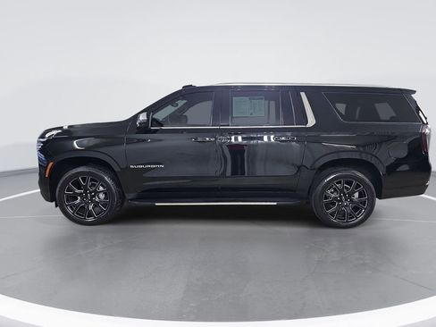 Used 2025 Chevrolet Suburban Premier AWD/4WD image 7