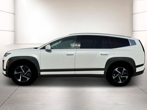 New 2026 Hyundai Ioniq 9 SE image 3