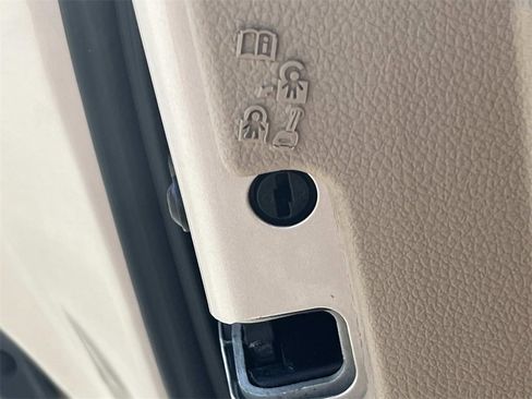 Used 2017 Ford Explorer XLT w/ Equipment Group 202A image 15