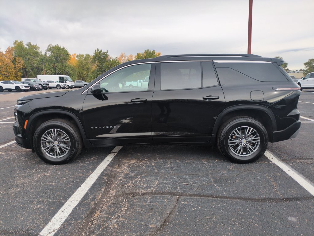 Used 2026 Chevrolet Traverse LT w/ Driver Confidence Package AWD/4WD image 2