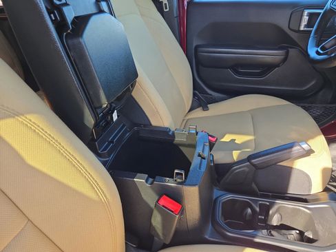 Used 2021 Jeep Wrangler Unlimited Sport image 30