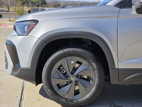 New 2026 Volkswagen Taos S image 5