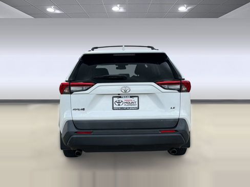 Used 2020 Toyota RAV4 LE FWD image 10