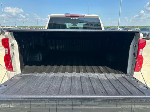 Used 2026 Chevrolet Silverado 1500 Custom Trail Boss w/ LPO, Dark Essentials Package AWD/4WD image 8