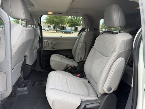Used 2024 Toyota Sienna LE w/ LE Plus Package FWD image 27