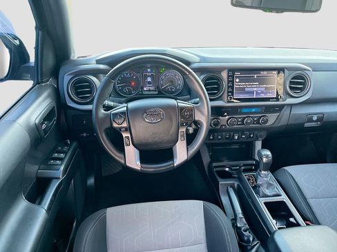 Used 2022 Toyota Tacoma TRD Off-Road w/ Technology Package AWD/4WD image 21