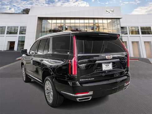 New 2026 Cadillac Escalade Luxury image 4