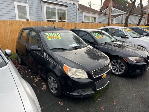 Used 2009 Chevrolet Aveo5 LT w/ Power and Convenience Package image 4