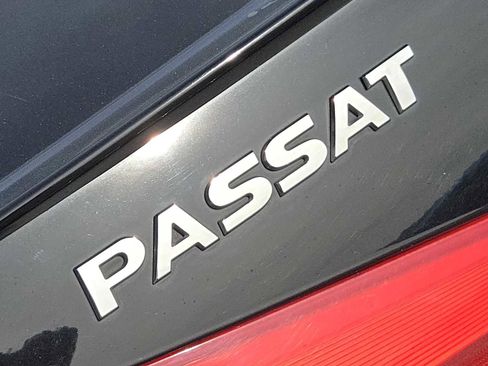 Used 2015 Volkswagen Passat TDI SE image 11