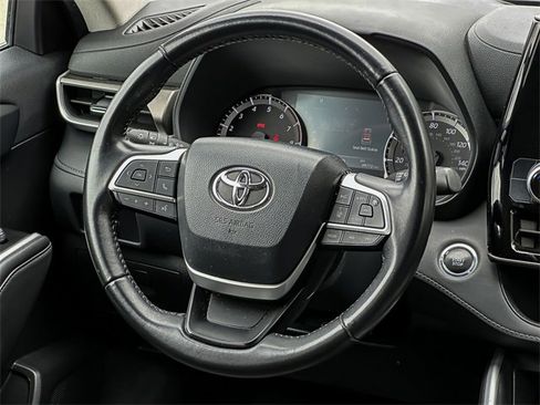 Certified 2023 Toyota Highlander LE image 26