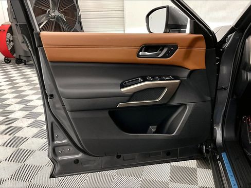 New 2025 Nissan Pathfinder Platinum w/ Cargo Package AWD/4WD image 30