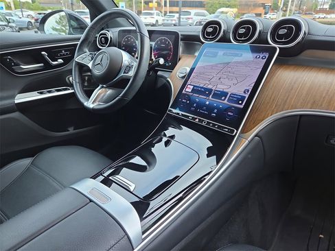 Used 2023 Mercedes-Benz GLC 300 4MATIC image 17