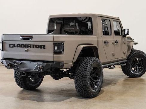 Used 2025 Jeep Gladiator Rubicon w/ Safety Group image 8