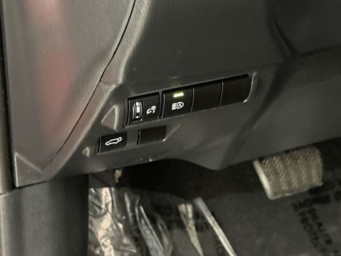 Used 2024 Toyota Corolla Cross XLE w/ Convenience Package FWD image 14