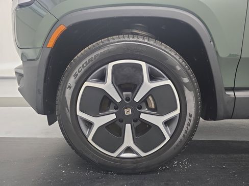 Used 2024 Rivian R1T Adventure AWD/4WD image 9