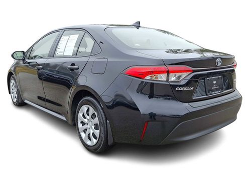 Used 2025 Toyota Corolla LE image 3