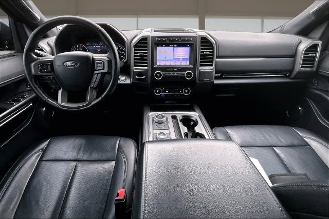 Used 2019 Ford Expedition XLT w/ Equipment Group 202A AWD/4WD image 16