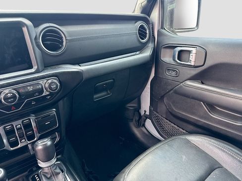 Used 2022 Jeep Wrangler Unlimited Sahara AWD/4WD image 26