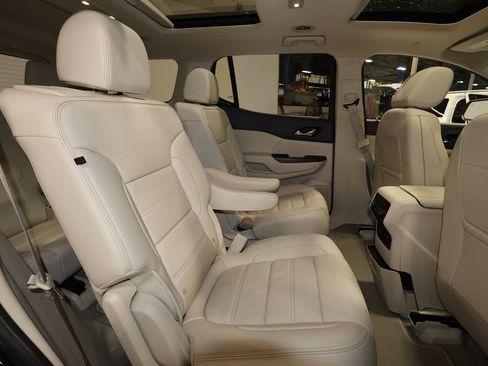 Certified 2022 GMC Acadia Denali w/ Denali Ultimate Package image 28