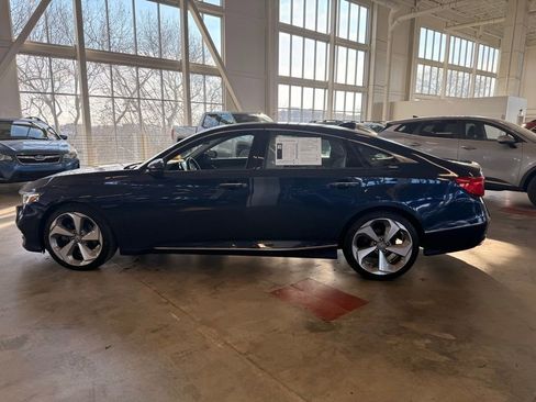 Used 2018 Honda Accord Touring image 6