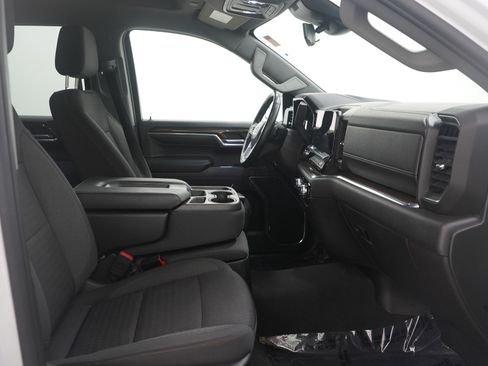 Used 2023 GMC Sierra 1500 SLE w/ Enhanced Capability Package image 13