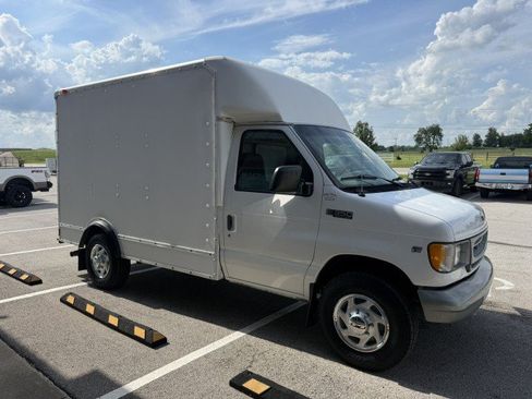 Used 2001 Ford E-350 and Econoline 350 Super Duty RWD image 4