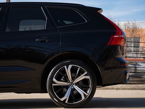Certified 2025 Volvo XC60 B5 Ultra w/ Protection Package Premier AWD/4WD image 4
