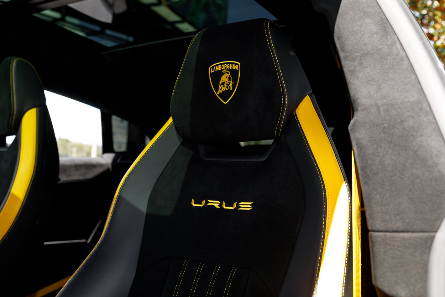 Used 2024 Lamborghini Urus Performante AWD/4WD image 33