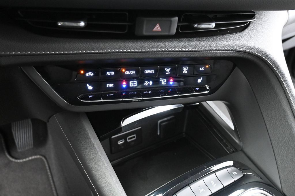 Used 2022 Buick Envision Preferred FWD image 26