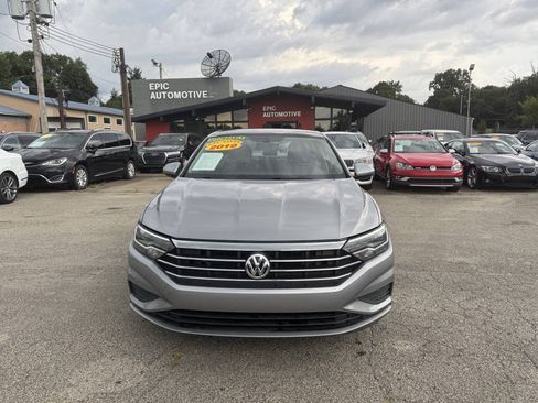 Used 2019 Volkswagen Jetta SE FWD image 2