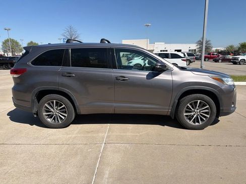 Used 2018 Toyota Highlander XLE image 6