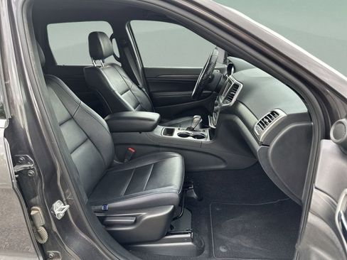 Used 2021 Jeep Grand Cherokee Laredo image 16