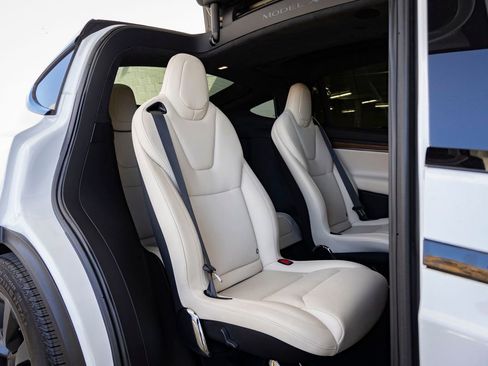 Used 2023 Tesla Model X AWD/4WD image 28